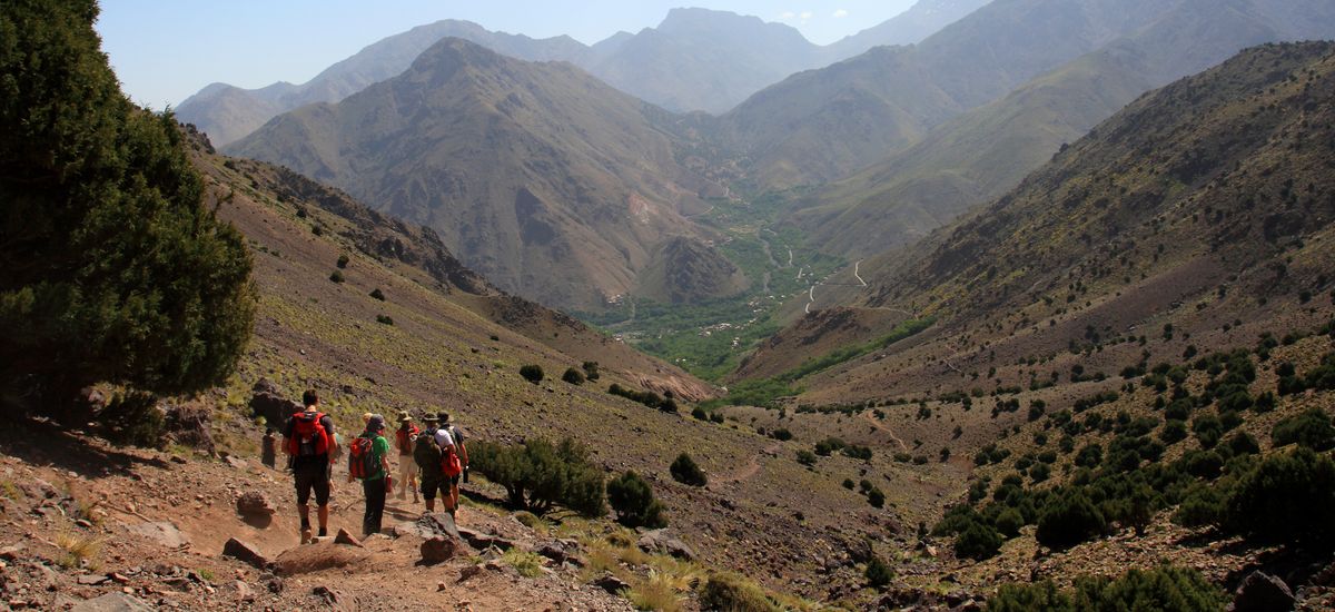 Randonneur dans les montagnes de l'Atlas marocain