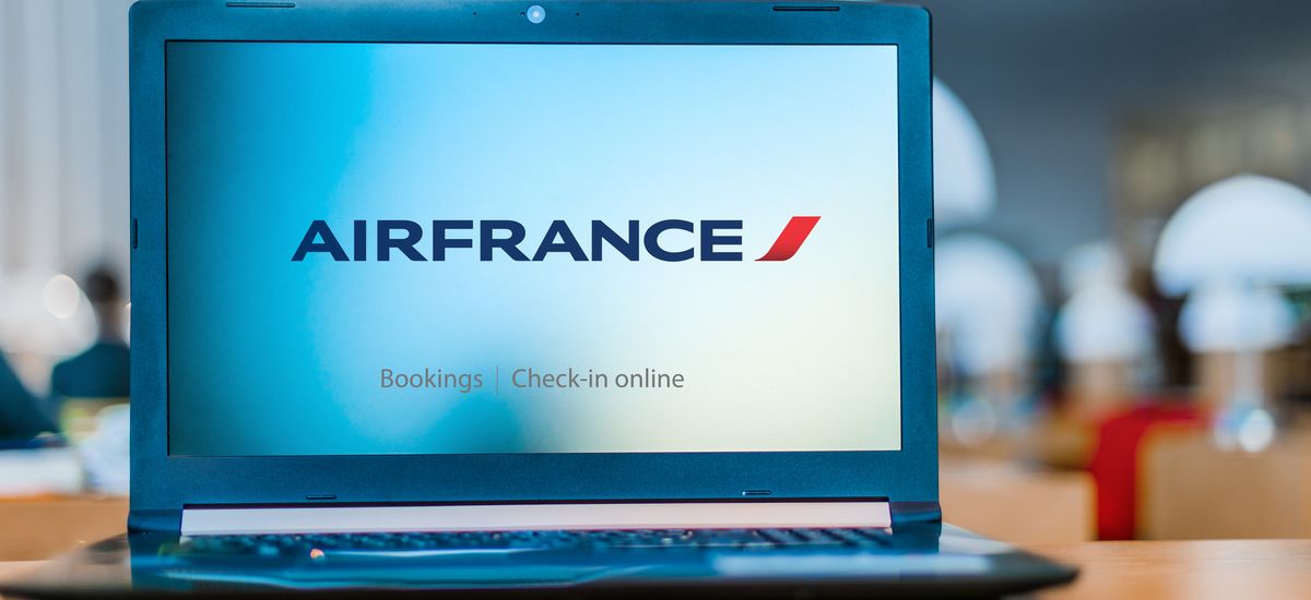 Laptop computer displaying logo of Air France