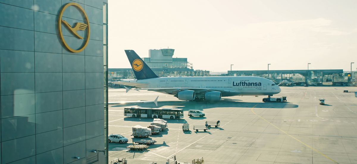 Lufthansa estime, qu'à terme, ses effectifs compteront 22 000 postes équivalents temps plein en "surplus" laissant craindre de nouveaux licenciements.