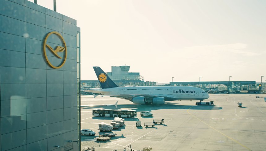 Lufthansa estime, qu'à terme, ses effectifs compteront 22 000 postes équivalents temps plein en "surplus" laissant craindre de nouveaux licenciements.