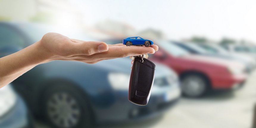 hands with keys or car control, buy car