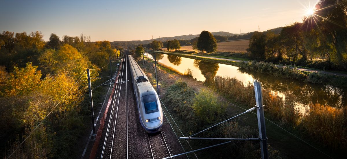 Train Ã  grande vitesse concept transport