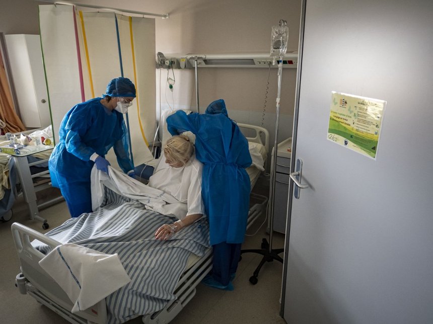 FRENCH-HOSPITALS-UNDER-PRESSURE-WITH-COVID-19-PATIENTS