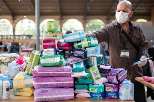 FRANCE-DONATIONS-HYGIENIC KITS FOR HOMELESS