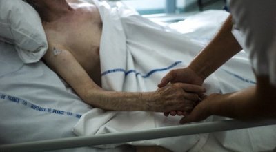 Soins palliatifs en Ehpad : le difficile accompagnement de la fin de vie des résidents
