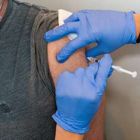 Vaccination : les professionnels de l’hébergement d’urgence (finalement) prioritaires