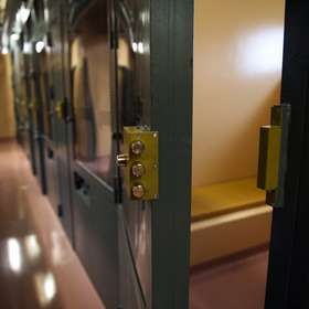 Mainlevée de la rétention : précisions en cas de garde à vue (Cour de cassation)