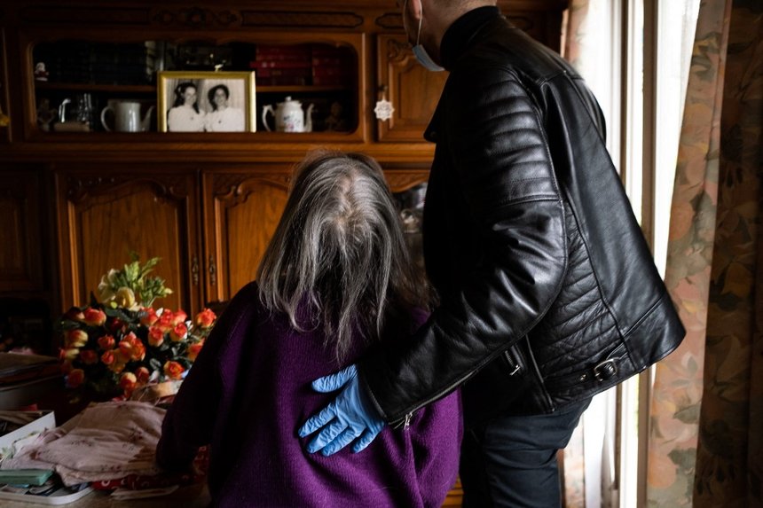 FRANCE-CONFINEMENT-DEPENDENT ELDERLY-HOME HELP