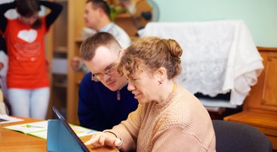 Un guide à destination des professionnels et des aidants pour communiquer avec les personnes polyhandicapées