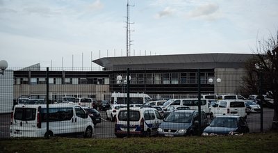 Centre de rétention administrative de Calais : « Même la prison, c’est plus vivable qu’ici »