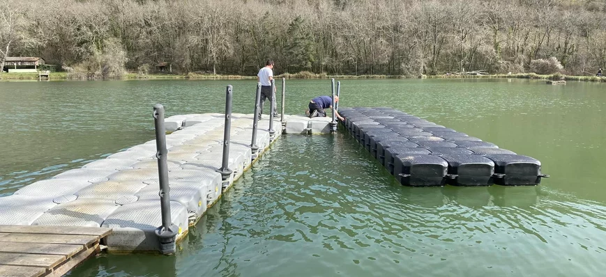 Dordogne : un ponton flottant XXL