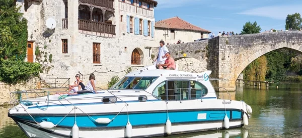 20 vedettes fluviales de Nicol’s Yacht en Hongrie 