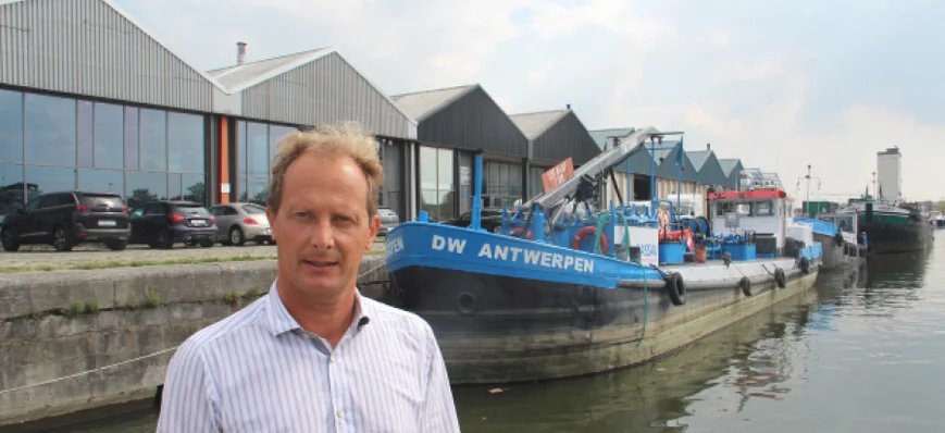 Soutage fluvial en Flandre : l’avitailleur l’empor