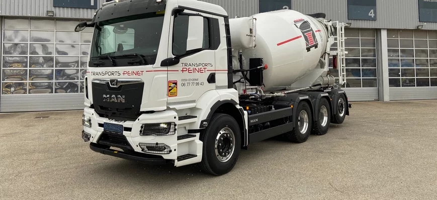 Un MAN TGS 8x4 porte-malaxeur pour les transports