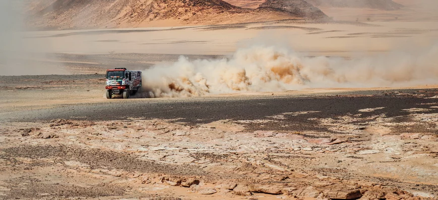 Dakar : les camions Tatra de Buggyra roulent au bi