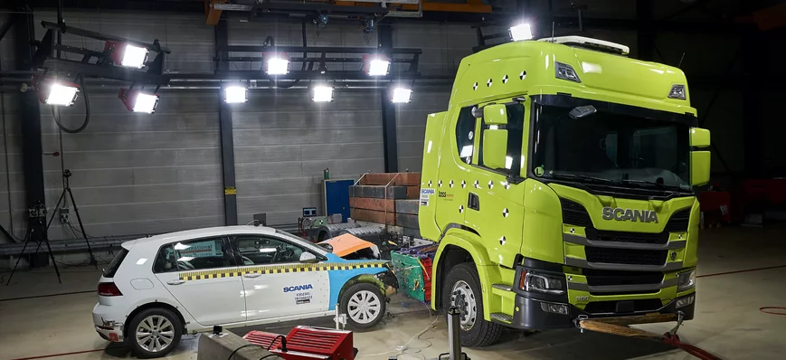 Quand Scania passe ses camions électriques au cras