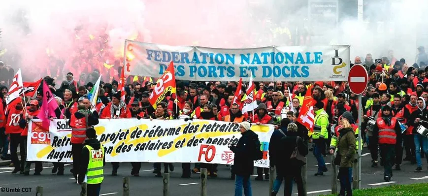 Grèves : les transporteurs routiers dans le rouge