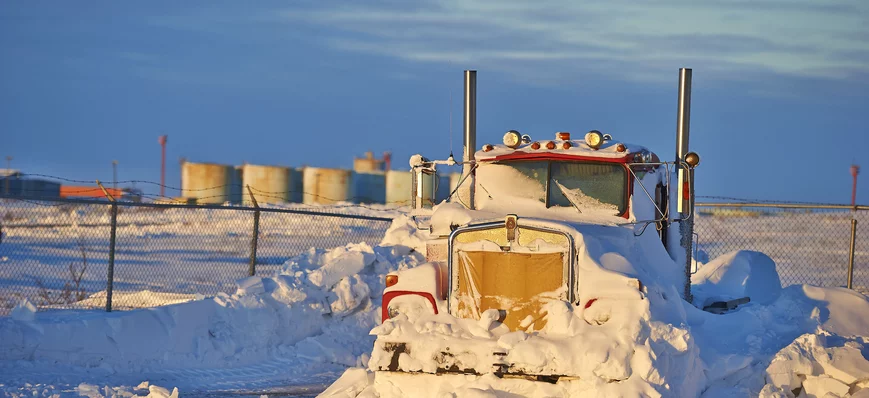 Insolite : un camion hibernant au pôle nord !
