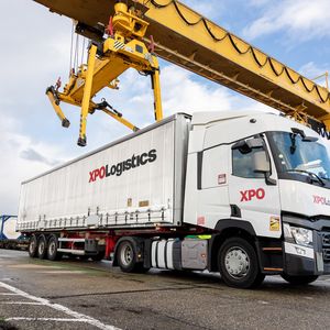 Opérationnel depuis septembre dernier, le service multimodal s’effectue entre Mions, en France, et Telford, au Royaume-Uni. © XPO Logistics