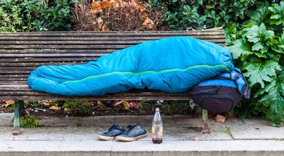 Vivre dans la rue : la loi, l'accès aux droits et aux dispositifs, les limites