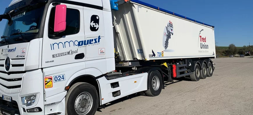 Un WC intégré dans la cabine d'un camion, une réal