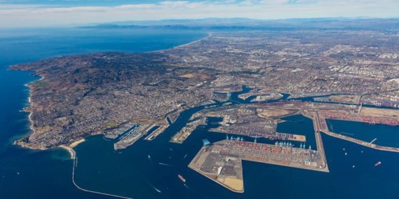 Les cinq grands ports de la façade Pacifique – Los Angeles, Long Beach, Oakland, Tacoma et Seattle – ont vu leurs entrées de conteneurs décliner de 5 % © Port of Los Angeles