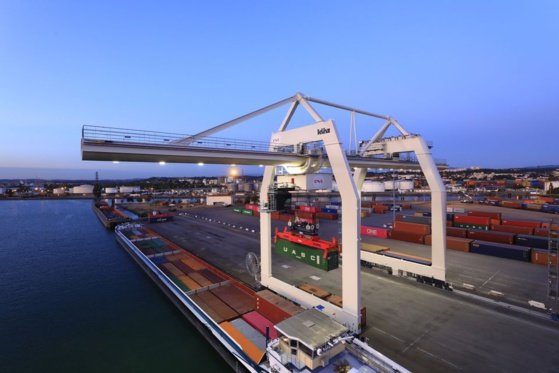 Le nouveau portique du port de Lyon a permis de soulager son homologue, vieux de douze ans © Camille Moirenc CNR