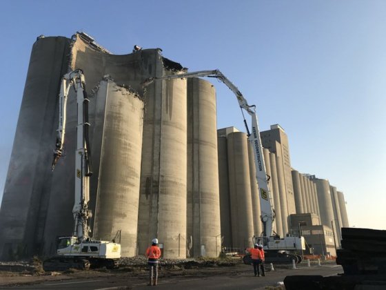 Les anciens silos havrais sont détruits pour laisser la place à l'éolien © Natalie Castetz