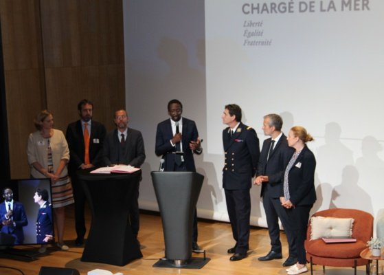 Hervé Berville venu valider la charte de la croisière durable au Blue Maritime Summit © VJC