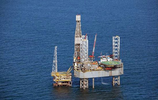 Total suit un plan de cession d'actifs de 10 milliards de dollars entre 2015 et 2017 © Total