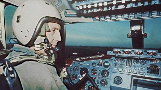 André Turcat, premier aviateur à avoir fait voler le Concorde