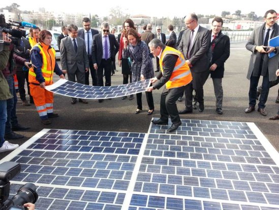 Ces panneaux solaires sont capables de résister au trafic automobile sans s'altérer © Caroline Garcia