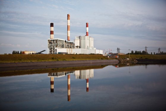 Selon la CGT, cette surtaxe aurait entraîné la fermeture dans les deux ans à venir des dernières centrales à charbon françaises et la suppression de 5.000 emplois directs et indirects © EDF