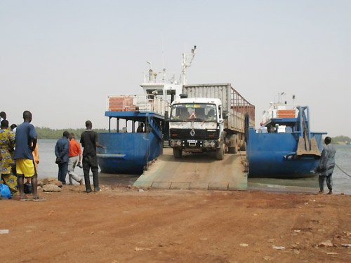 Les transporteurs sénégalais réclament la construction d'un pont sur le fleuve Gambie