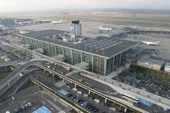 L'État français est sollicité à hauteur de 50 millions d'euros pour embrancher l'aéroport au réseau ferré © EuroAirport
