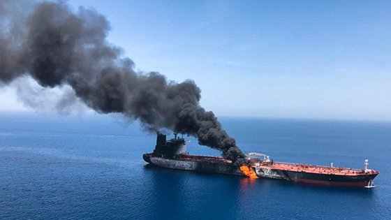 Les deux dernières attaques contre des pétroliers, le 'Front Altair' et le 'Kokuka Courageous', en mer d'Oman le 13 juin © Lloyd's List
