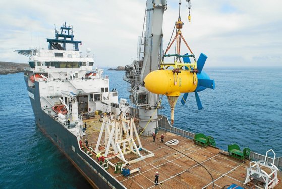 La turbine de l'hydrolienne Sabella a été immergée en octobre 2018 dans le puissant courant du Fromveur © Sabella