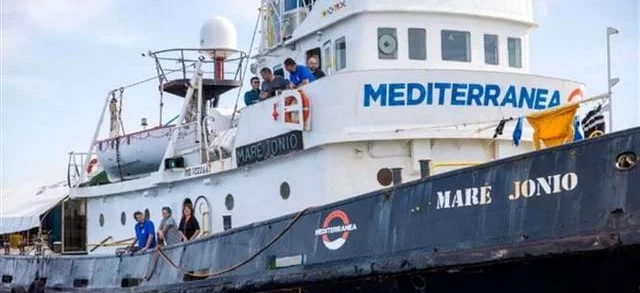 Les réfugiés du Maersk Etienne transférés sur un n