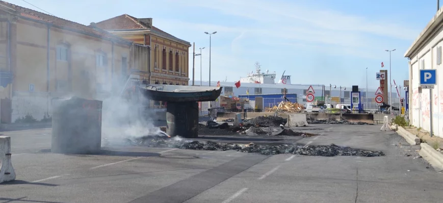 La CGT embrase le port de Marseille en soutien à s