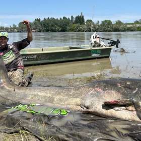 Nouveau record du monde silure : un poisson de 285 cm pêché en Italie !