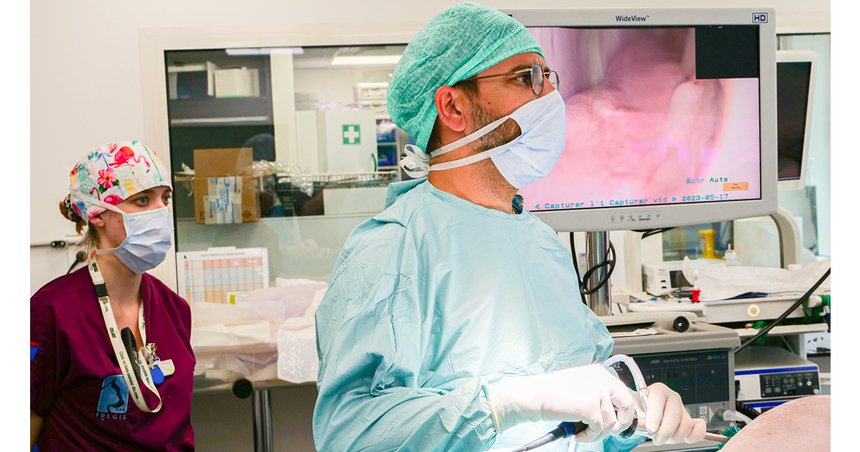 Dr vét Cyrill Poncet en chirurgie micro invasive
