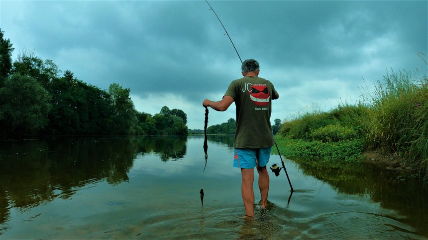 Pêcher la carpe sous l'orage