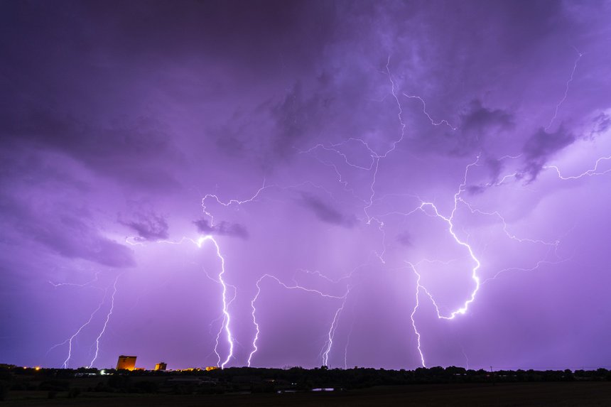 Pêcher la carpe sous l'orage