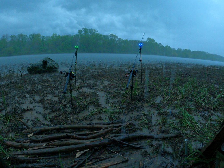 Pêcher la carpe sous l'orage