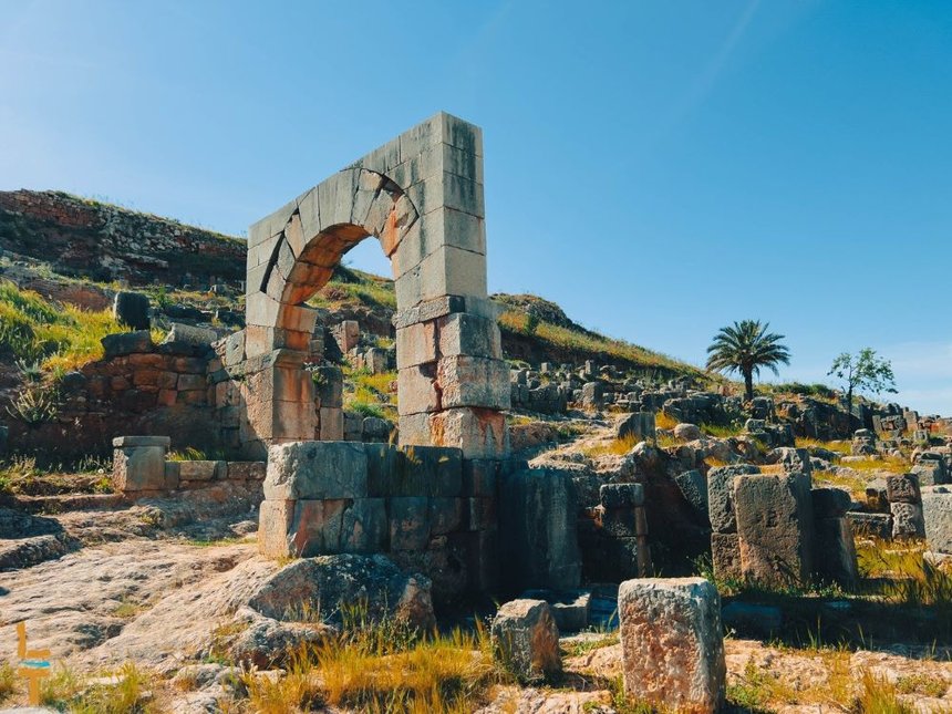 Ruines de l’ancien arc de triomphe de Tiddis