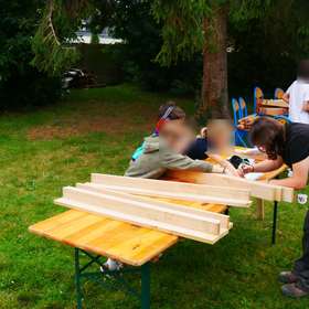 Mobi'Bois : sensibiliser à la conception de mobilier en bois brut à partir d’essences locales