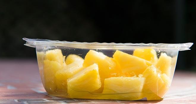 Les fruits vendus « à la découpe » progressent de 12 % en valeur comme en volume. Photo : Adobe Stock AlcelVision 