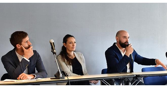 De gauche à droite : Simon Grimaldi, Charlène Alloatti et Axel Cohen, de l'entreprise Action Pin, lors du Sival 2023. Photo : O.Lévêque/Pixel6TM