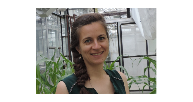 Klervi Crenn vient renforcer les compétences de l’équipe R&D de qualité et santé des plantes sur les volets « étude de communautés microbiennes » et « compréhension du mode d’action des produits de biocontrôle ou biostimulants ». Photo Vegenov