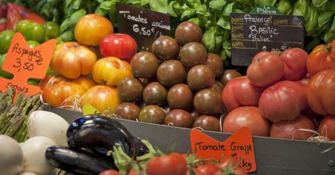 La tomate ronde et la tomate grappe font partie des produits dont les volumes et les prix vont être régulièrement étudiés. CP : Pictures news/Adobe Stock